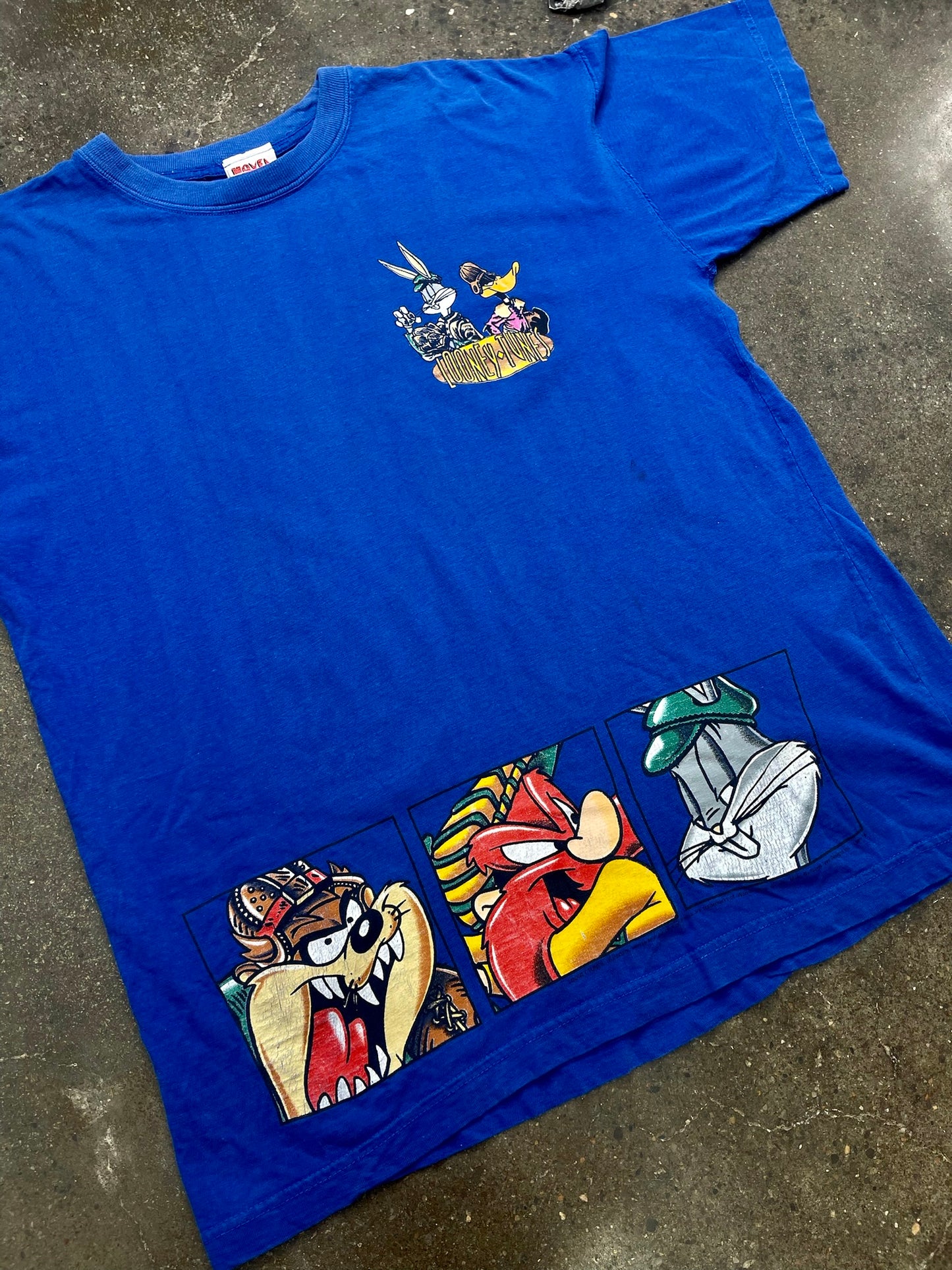 Vintage Looney Tunes Character Tee Size XL