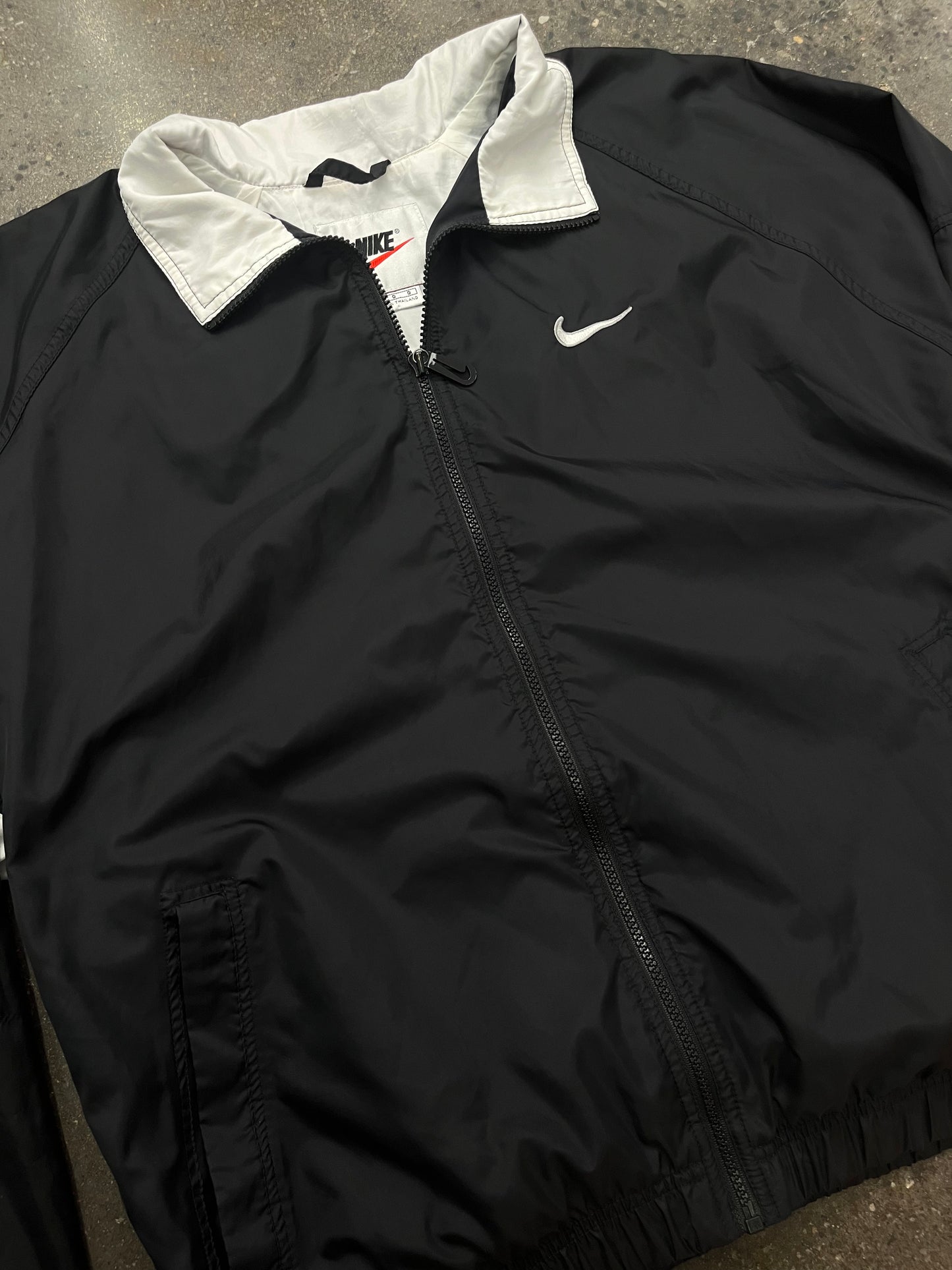 Vintage Nike Windbreaker Jacket Black/White Size L